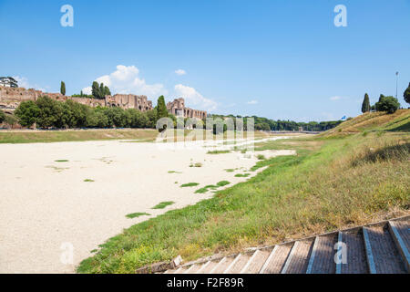 Circus Maximus ruderi di antico romano chariot racing Stadium e divertimenti arena Via del Circo Massimo Roma Italia Europa UE Foto Stock