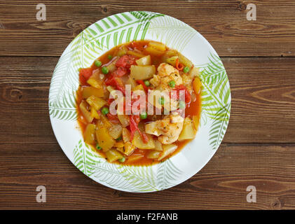 Ghiveci - stufato di verdure cotte o insalata di verdure. Foto Stock