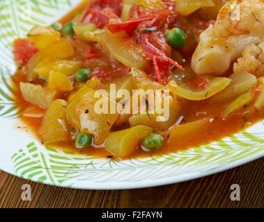 Ghiveci - stufato di verdure cotte o insalata di verdure. Foto Stock