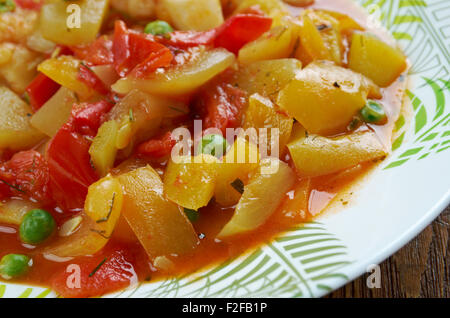 Ghiveci - stufato di verdure cotte o insalata di verdure. Foto Stock