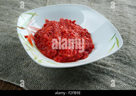 Il curry rosso pepe pasta . kırmızı biber salcası - cucina turca Foto Stock