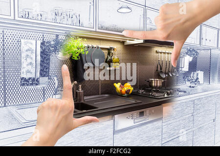 Mani femminili framing cucina personalizzato design. Combinazione di disegno e foto. Foto Stock