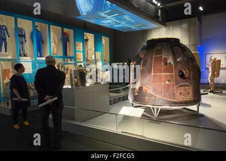 Londra, Regno Unito. 17/09/2015. TM-14 Soyuz discesa Modulo. La mostra i cosmonauti - La nascita della Space Age apre presso il Museo della Scienza del 18 settembre 2015 e durerà fino al 13 marzo 2016. Foto Stock