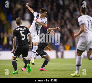 Londra, Regno Unito. Xvii Sep, 2015. Europa League. Tottenham Hotspur versus FK Qarabag. Tottenham Hotspur figlio di salti Heung-Min per l'intestazione. Credito: Azione Sport Plus/Alamy Live News Foto Stock