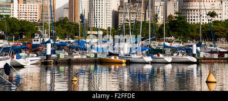 Vista delle barche a Marina da Gloria a Rio de Janeiro in Brasile Foto Stock