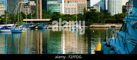 Vista di edifici e Marina da Gloria a Rio de Janeiro in Brasile Foto Stock