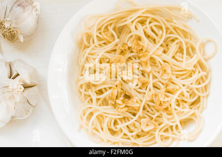 Spaghetti aglio e olio vista superiore Foto Stock