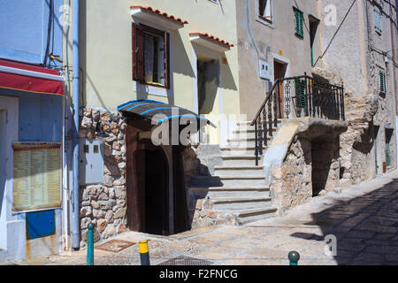Vista della città di Baska, isola di Krk in Dalmazia - Croazia Foto Stock