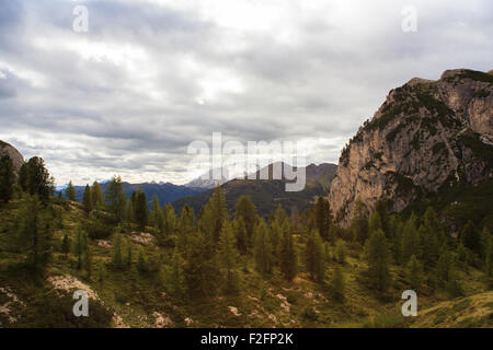 Vista delle montagne delle Dolomiti dal Passo Falzarego Foto Stock