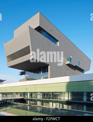 Mattina la vista in elevazione della cucitrice. Museu del Disseny de Barcelona, Barcelona, Spagna. Architetto: MBM Arquitectes, 2013. Foto Stock