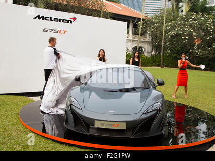 Singapore. 18 Settembre, 2015. Lancio inaugurale del britannico della McLaren 675lt da pilota di F1 Jenson Button al Raffles Hotel, Singapore Credit: Chung Jin Mac/Alamy Live News Foto Stock