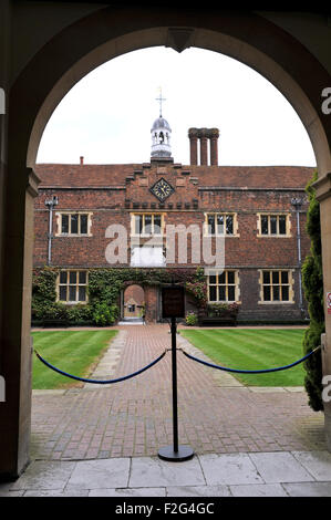 Abbot's Hospital off High Street Guildford Surrey UK fondata da George Abate, l Arcivescovo di Canterbury nel 1619 Foto Stock