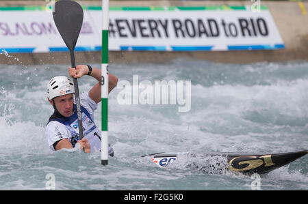 Lee Valley, Londra, Regno Unito. Xviii Sep, 2015. ICF Canoa Slalom campionato del mondo. Giorno 3. K1 uomini, Boris Neveu (FRA) che regna 2014 K1 uomini campione del mondo. Durante il primo calore del K1 uomini. Credito: Azione Sport Plus/Alamy Live News Foto Stock