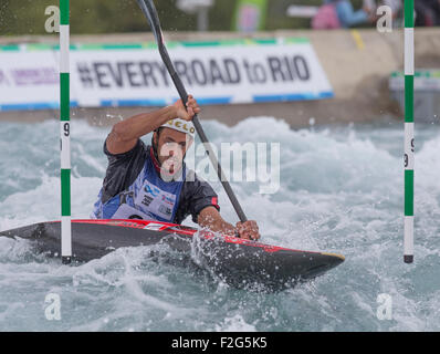 Lee Valley, Londra, Regno Unito. Xviii Sep, 2015. ICF Canoa Slalom campionato del mondo. Giorno 3. K1 uomini, Daniele Molmenti (ITA) London 2012 campione olimpico. Durante il primo calore del K1 uomini. Credito: Azione Sport Plus/Alamy Live News Foto Stock