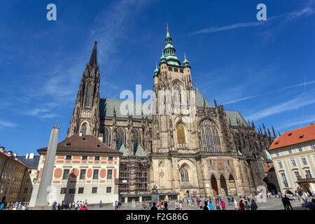 Castello di Praga Cattedrale di Praga skyline vedere l'architettura di San Vito dal terzo cortile Foto Stock