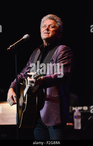 San Antonio, Texas, Stati Uniti d'America. Il 17 settembre 2015. Il cantante Peter Cetera, che fu membro di Chicago e ora ha una riuscita carriera solista esegue il 17 settembre 2015 presso il Teatro Majestic di San Antonio, Texas, Stati Uniti d'America. Credito: Robin Jerstad/Alamy Live News Foto Stock