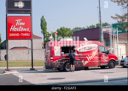 Tim Horton's mobile coffee shop. Foto Stock