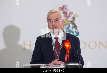 John McDonnell viene rieletto come MP per Harlington e Hayes su 8 Maggio 2015 Foto Stock