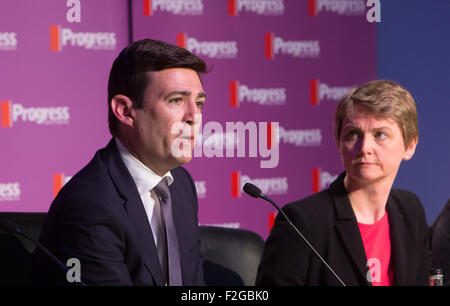 Andy Burnham,ombra Home Secretary,parlando alla conferenza di progresso a Londra Foto Stock