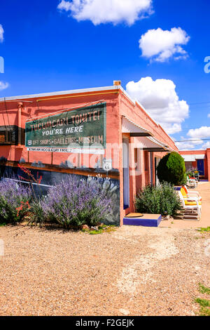 Pittura murale sul lato del Blue Swallow Motel edificio sulla Route 66 Tucumcari, Nuovo Messico Foto Stock