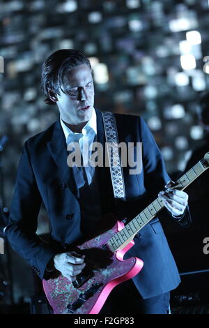 Manchester, Regno Unito. 18 Settembre, 2015. Firenze e la macchina eseguire live a vendere fuori di pubblico al Manchester Arena. Credito: Simon Newbury/Alamy Live News Foto Stock