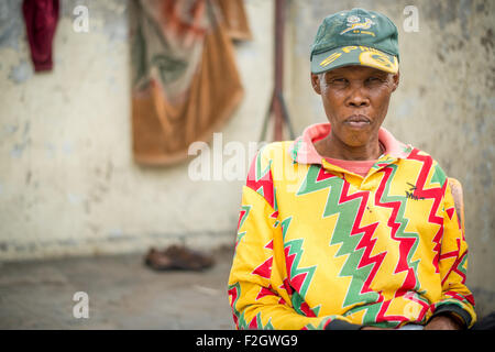 San persone o i Boscimani in abiti colorati Botswana, Africa Foto Stock