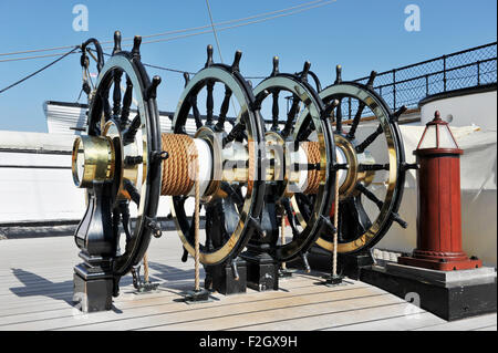 Portsmouth Hampshire REGNO UNITO - a bordo guerriero HMS in arsenale storico guerriero, lanciato nel 1860 la sezione di ruota sul ponte Foto Stock