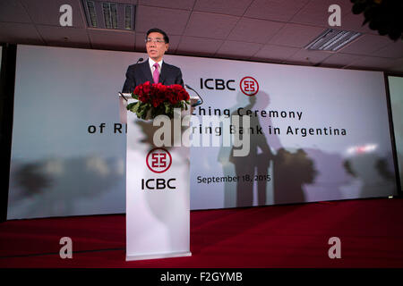 Buenos Aires, Argentina. Xviii Sep, 2015. Jiang Jianqing, presidente dell'Industriale e banca commerciale della Cina (ICBC) offre un discorso durante la cerimonia di designazione della ICBC come lo yuan clearing bank in Argentina nella sede centrale della banca a Buenos Aires, Argentina, il 7 settembre 18, 2015. Della Cina di banca centrale il venerdì autorizzato l'Industriale e banca commerciale della Cina (ICBC) per cancellare il renminbi business in Argentina. © Martin Zabala/Xinhua/Alamy Live News Foto Stock