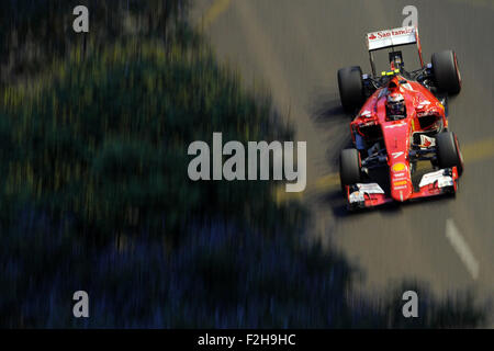 Singapore. Xix Sep, 2015. Ferrarista Kimi Raikkonen unità nella terza sessione di prove libere durante la F1 Grand Prix di Singapore gara in notturna a Singapore il circuito cittadino di Marina Bay, sul Sett. 19, 2015. Credito: Quindi Chih Wey/Xinhua/Alamy Live News Foto Stock