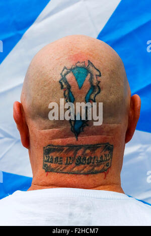 Glasgow, Scotland, Regno Unito. 19 Settembre, 2015. Circa 1500 manifestanti hanno partecipato a un rally a George Square, Glasgow, Scozia a sostegno di indipendenza per la Scozia e il " Sì " campagna, un anno dopo il referendum che ha portato in un 55% di voto a maggioranza per 'No'. La dimostrazione è stata affrontata da Tommy Sheridan, un ex-MSP, chi è un sostenitore di una Scozia deconcentrata e leader della "speranza sulla libertà' gruppo politico. Credito: Findlay/Alamy Live News Foto Stock