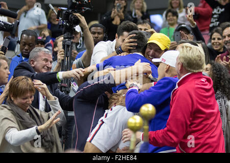 Novak Djokovic (SRB) moglie durante il uomini finale al 2015 US Open Tennis Foto Stock