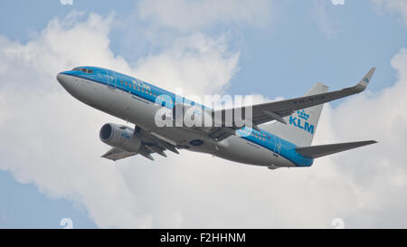 KLM Royal Dutch Airlines Boeing 737 PH-BGK decollare da London Heathrow Airport LHR Foto Stock