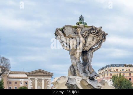 La fontana dei Tritoni. La fontana fu completato nel 1715 dall'architetto Carlo Francesco Bizzaccheri ed è situato nel cuore di Roma Foto Stock