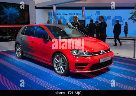 Frankfurt International Motor Show (IAA) 2015. Volkswagen Golf R Touch Foto Stock