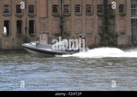 Norsafe progetto Magnum battello di emergenza veloce essendo dimostrato durante la fiera DSEI a Excel di Londra nel settembre 2015. Foto Stock