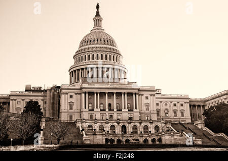 Seppia vista del lato ovest della United States Capitol Building, Washington D.C, U.S.A. Foto Stock