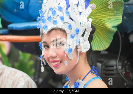 Partecipante del galleggiante Parade del XVII Gensan Sagra del Tonno in General Santos City nelle Filippine Foto Stock