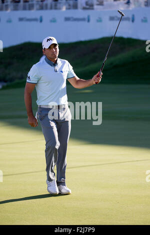 Lake Forest. Xx Settembre, 2015. Jason giorno di Australia celebra dopo aver segnato un birdie durante il terzo giorno di PGA Golf BMW nel campionato a Conway Farms Golf Club a Lake Forest, Illinois, Stati Uniti d'America il Sep 19, 2015. Credito: Shen Ting/Xinhua/Alamy Live News Foto Stock