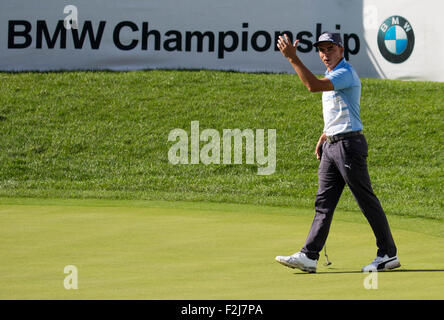 Lake Forest. Xx Settembre, 2015. Rickie Fowler del Stati Uniti reagisce dopo manca un messo durante il terzo giorno di PGA Golf BMW nel campionato a Conway Farms Golf Club a Lake Forest, Illinois, Stati Uniti d'America il Sep 19, 2015. Credito: Shen Ting/Xinhua/Alamy Live News Foto Stock