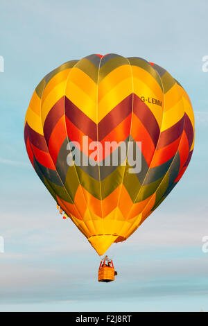 Ferrara, Italia - 19 Settembre 2015: mongolfiere durante il volo all'alba a 'Ferrara Balloons Festival 2015" Foto Stock