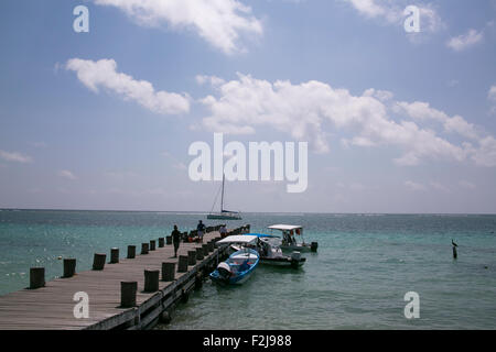 Un dock in Puerto Morelos, Messico. Foto Stock