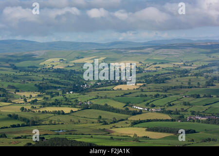 La campagna in Eden Valley, Cumbria, mostrando i terreni agricoli e boschivi dall'aria. Foto Stock