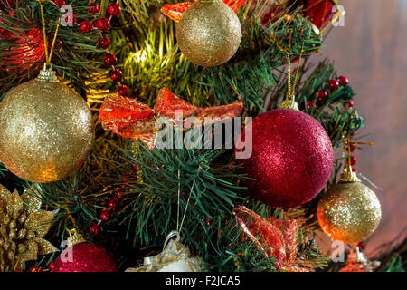 Close-up foto di albero di Natale decorato con sfere Foto Stock