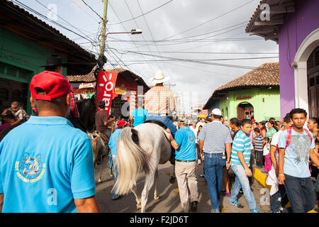 Un cavallo e cavaliere partecipare all'annuale tope o sfilata di cavalli in Granada, Nicaragua celebrando il Nicaragua " Storia Foto Stock