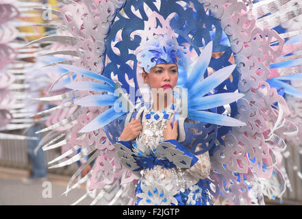 Partecipante del galleggiante Parade del XVII Gensan Sagra del Tonno in General Santos City sulle Filippine Foto Stock