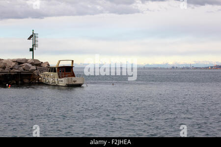 Vista mare e porto di Grignano vicino a Trieste Foto Stock