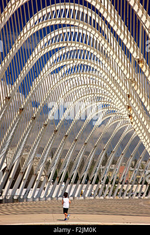 Little Boy in esecuzione in "Agora" presso il complesso Olimpico di Atene, dove i Giochi olimpici del 2004, ha avuto luogo. Foto Stock