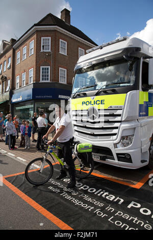 Orpington,UK,xx Settembre 2015,Ciclo Task Force per la sicurezza stradale visita del team Orpington nel Kent per rendere consapevoli i ciclisti di autocarri blindspot Credito: Keith Larby/Alamy Live News Foto Stock