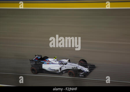 Singapore. Xx Settembre, 2015. Valtteri Bottas del team Williams Martini Racing lungo il rettilineo dei box a Singapore Street il circuito Grand Prix di Formula 1 Credito: Chung Jin Mac/Alamy Live News Foto Stock