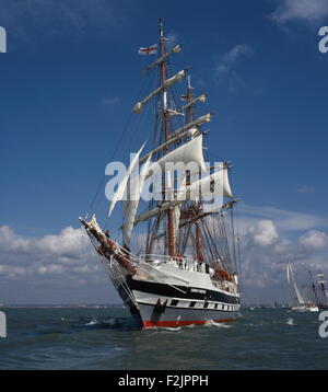 AJAXNETPHOTO. SOLENT, Inghilterra. - TALL SHIP - Addestramento alla vela di nave associazione STAVROS S NIARCHOS. foto:JONATHAN EASTLAND/AJAX REF:TSH 001604 4 Foto Stock